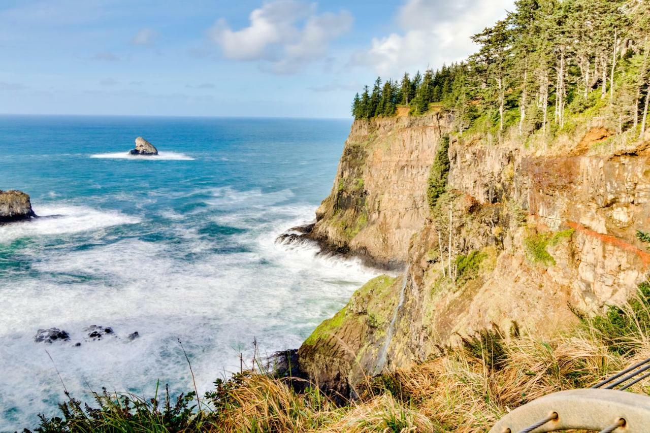 Cape Meares Beach Getaway Экстерьер фото
