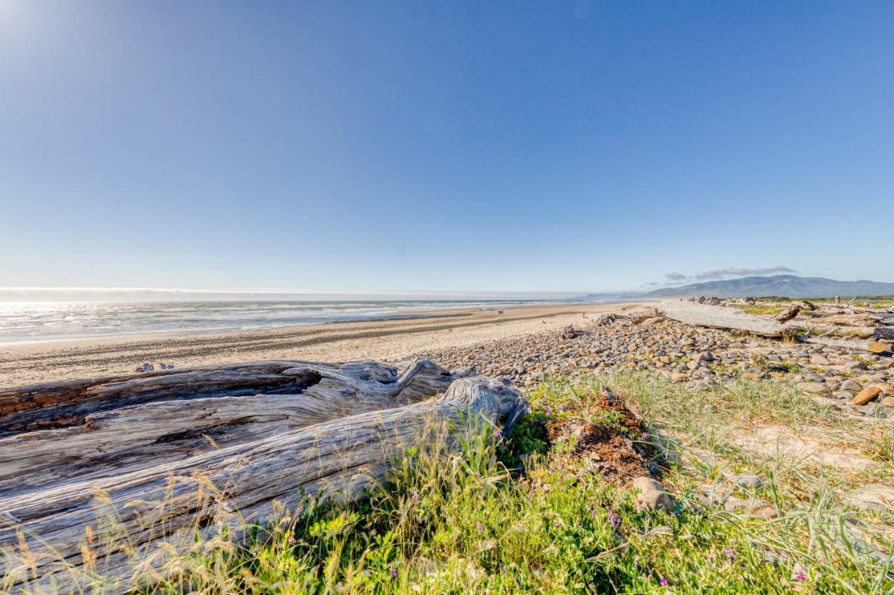 Cape Meares Beach Getaway Экстерьер фото