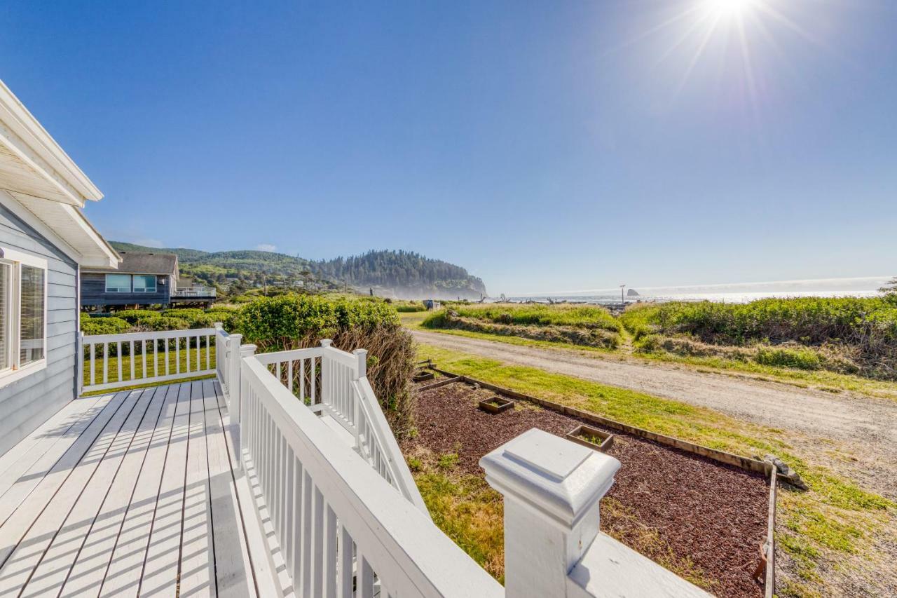 Cape Meares Beach Getaway Экстерьер фото